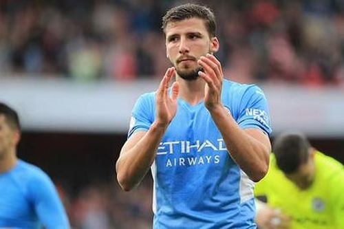 Man City đón tin dữ trước derby Manchester