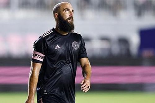 Higuain bị chê kiêu ngạo giống như Ronaldo