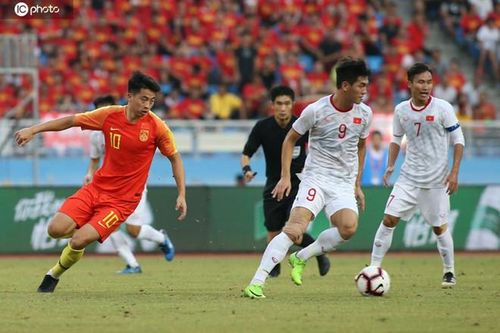 CĐV Trung Quốc vui mừng khi đội nhà 'né' được U23 Việt Nam