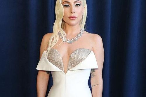 Lady Gaga và dàn sao diện váy hàng hiệu hở bạo lên thảm đỏ
