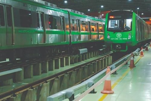 Xuyên đêm bảo dưỡng tàu Cát Linh