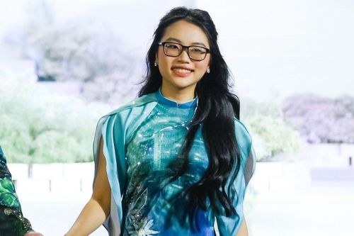 Phương Mỹ Chi làm người mẫu