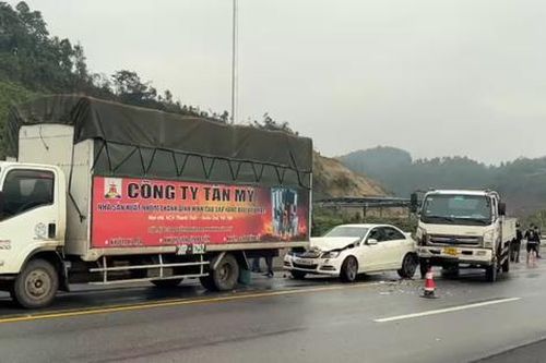 Tai nạn liên hoàn tại km224+500 đường cao tốc Nội Bài - Lào Cai