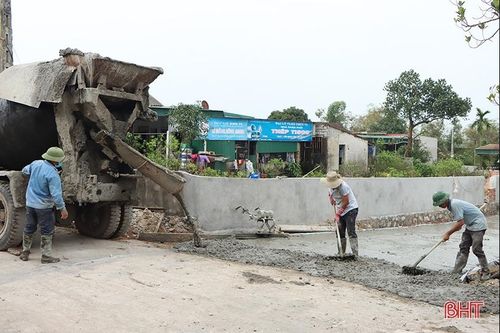 Huyện nông thôn mới Cẩm Xuyên thi đua 'nâng chất' các tiêu chí