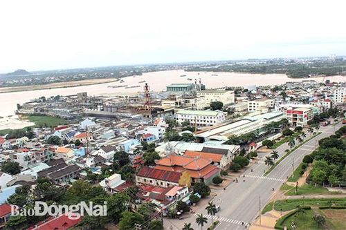 Thương mại dịch vụ phát triển chậm