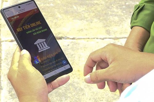 Vay tiền qua ứng dụng trực tuyến: Người dân cần cẩn trọng