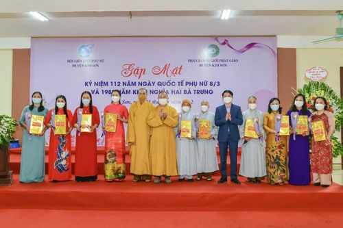 Phân ban Ni giới Phật giáo huyện Kim Sơn họp mặt nhân Ngày Quốc tế Phụ nữ 8-3
