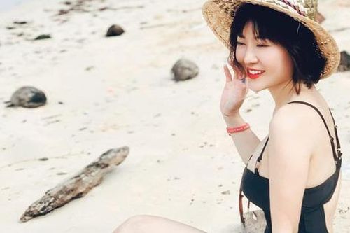 Thanh Hương quyến rũ trong bộ bikini cắt xẻ táo bạo