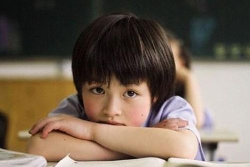 Hành động hằng ngày này của cha mẹ khiến IQ của con thui chột dần theo thời gian mà không hay
