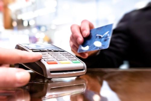 Cảnh báo nguy cơ từ dịch vụ rút tiền mặt, đáo hạn thẻ tín dụng 'chui'