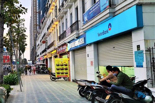 Nhân chứng kể phút bảo vệ vật lộn với tên cướp ngân hàng