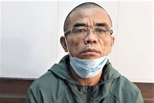 Kẻ buôn ma túy lao ôtô vào cảnh sát
