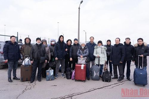 Tiếp tục đón công dân Việt Nam di tản sang Liên bang Nga