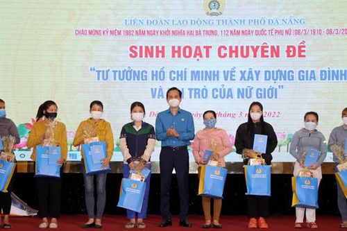 Phụ nữ có vai trò quan trọng đối với gia đình, xã hội