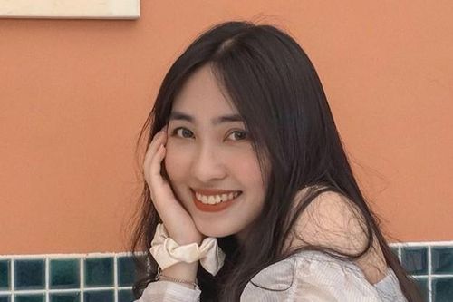 Nữ sinh ĐH Kinh tế quốc dân 'đổi màu tóc theo tâm trạng'