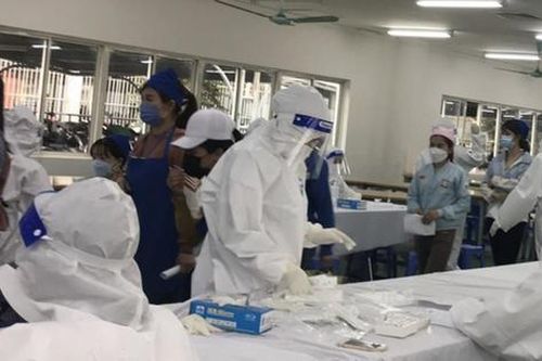 Lao động mắc COVID tăng, doanh nghiệp dừng nhiều dây chuyền sản xuất