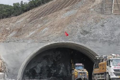 Hàng ngàn công nhân hối hả thi công cao tốc Nha Trang - Cam Lâm