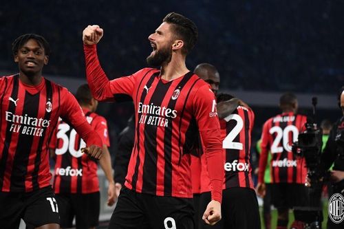 Giroud hóa người hùng, Milan trở lại đỉnh bảng