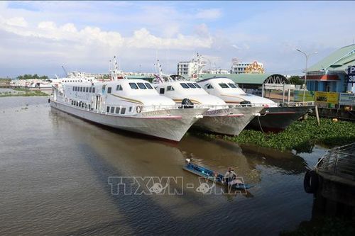 Đồng loạt ra quân rà soát, kiểm tra tàu cao tốc chở khách từ bờ ra đảo