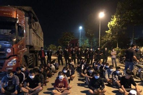 Tây Ninh: Bắt 43 'quái xế' tụ tập đua xe, đánh võng trên đường