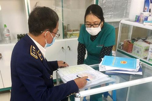 Không để xảy ra tình trạng người dân mắc COVID-19 được chỉ định dùng thuốc nhưng người được cấp, người phải mua