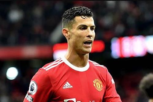 Chị gái Ronaldo 'đổ dầu vào lửa' sau vụ em trai bỏ về Bồ Đào Nha
