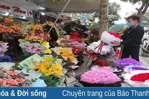 Thị trường quà tặng ngày Quốc tế Phụ nữ : Mặt hàng phong phú nhưng vắng khách