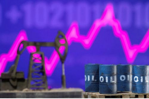 Không chịu nổi áp lực về nguồn cung, giá dầu tăng vọt lên 130 USD/thùng