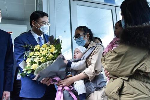 287 người Việt sơ tán khỏi vùng chiến sự tại Ukraine về nước an toàn