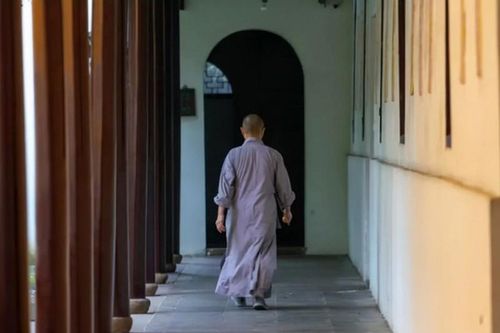 Người phụ nữ xuất gia tu hành chỉ sau 5 ngày kết hôn