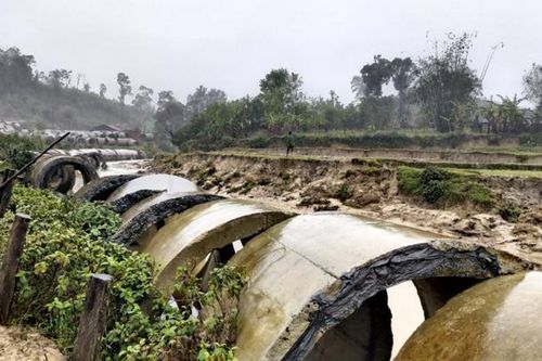 Dự án thủy điện Đắk Re đổ thải lên đất rừng và nương rẫy của người dân