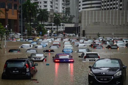 Mưa lớn gây ngập lụt nghiêm trọng tại thủ đô của Malaysia