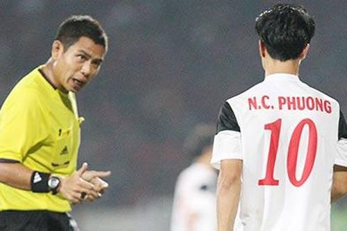 Trọng tài Thái Lan tai tiếng điều khiển phòng VAR trận Việt Nam vs Oman