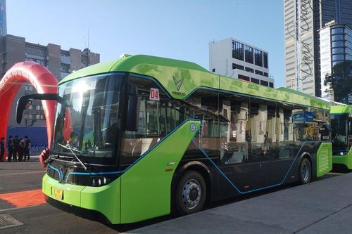Sáng nay, TP.HCM có xe buýt điện đầu tiên