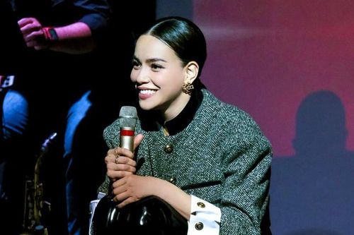 Hóa ra đây là lí do khiến Hồ Ngọc Hà quay trở lại hát phòng trà sau hơn 2 năm