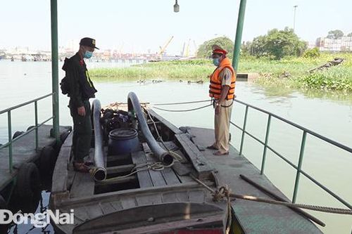 Phát hiện, bắt giữ phương tiện khai thác cát trái phép trên sông Đồng Nai