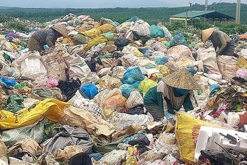 Ngày quốc tế phụ nữ và chuyện về những phận đời mưu sinh nhờ bãi rác
