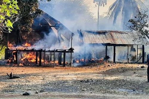 Đắk Lắk: Hỏa hoạn thiêu rụi hai căn nhà sàn gỗ ở buôn Đrang Phốk