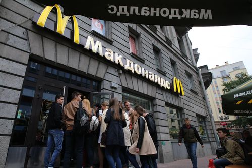 Pepsi, Coca-Cola, McDonald's, Starbucks ở Nga đua nhau đóng cửa