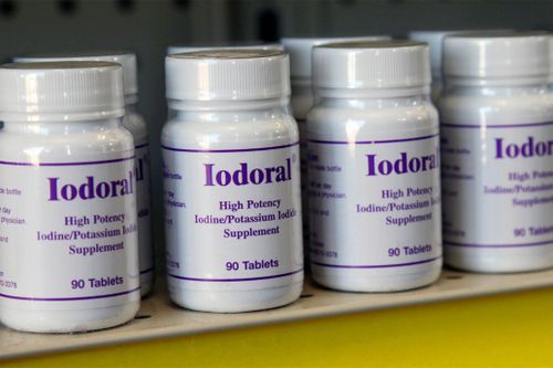Người châu Âu đổ xô mua thuốc iodine giữa lo ngại xung đột ở Ukraine