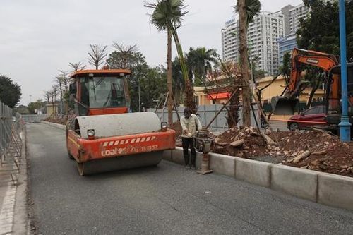 Xén dải phân cách đường Hoàng Quốc Việt dự kiến hoàn thành trước 30/4