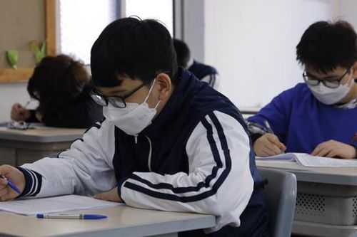 Thí sinh có nên chạy theo các kỳ thi thử?