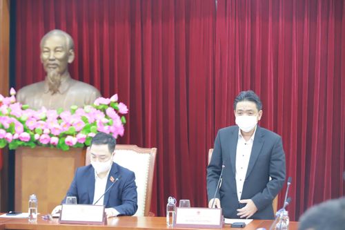 Quốc hội giám sát việc thực hiện chính sách, pháp luật trong quản lý, cung cấp và sử dụng thông tin trên mạng