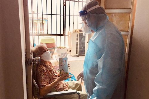 Thành phố Hồ Chí Minh triển khai chiến dịch bảo vệ người trên 65 tuổi, có bệnh nền