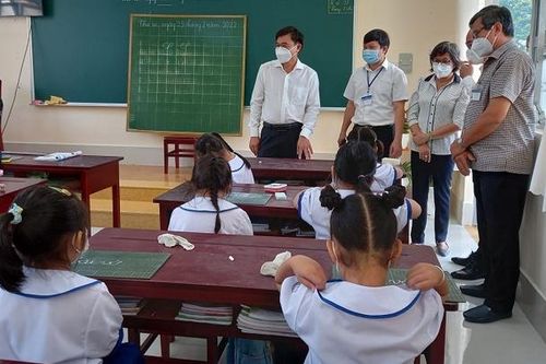 Mở cửa trường học: Song hành các giải pháp
