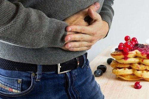 Mắc bệnh hiếm gặp, cậu bé 10 tuổi thường xuyên thấy đói dù ăn liên tục