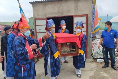 Về làng chài Đà Nẵng nghe kể chuyện cá Ông