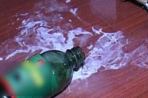Người phụ nữ uống thuốc diệt cỏ khi phát hiện mắc COVID-19