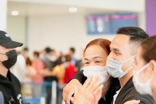 Xúc động trên chuyến bay đưa đồng bào từ Ukraine về Việt Nam