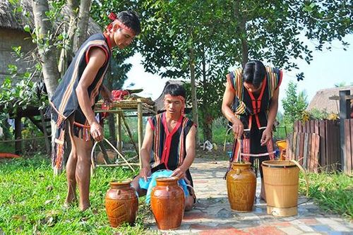 Độc đáo Lễ tạ ơn, báo hiếu cha mẹ của người J'rai